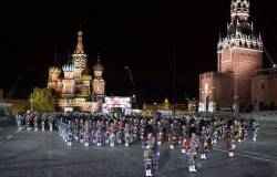 Волынки и барабаны Корпуса офицерской подготовки университетов Шотландии